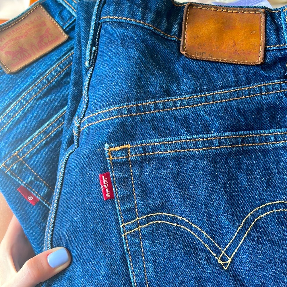 2 pairs of Levi’s straight/cigarette leg jeans size 26